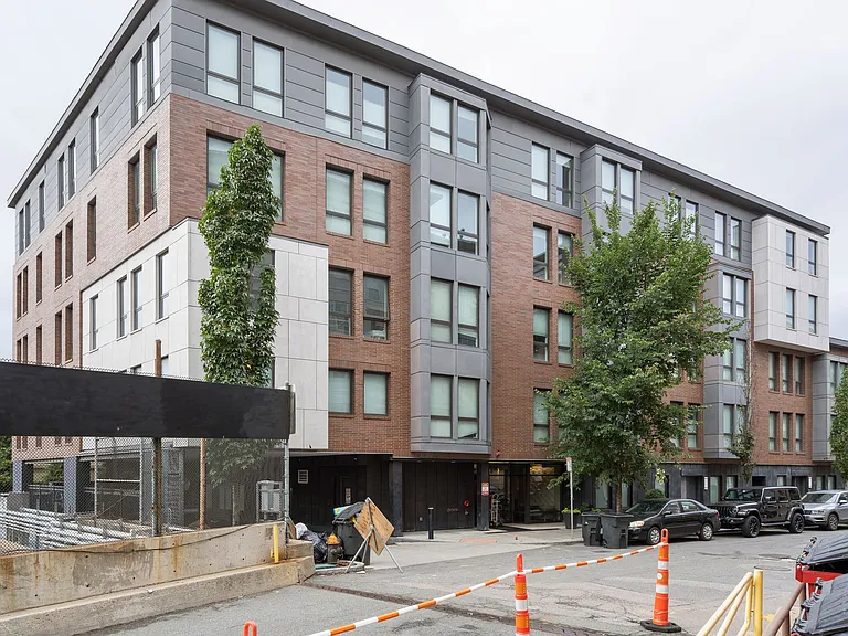Diamond Fenway — Photo 3