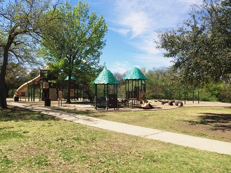 2 bed, 1500 sqft, $2,550 — Photo 3