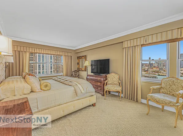 400 East 56th Street image 8 of 25