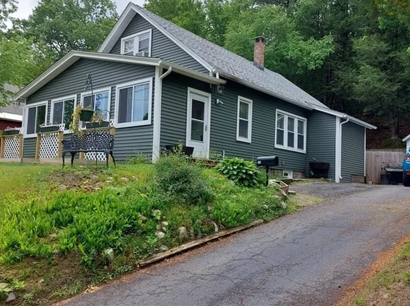 22 Park St, Turners Falls, MA 01376