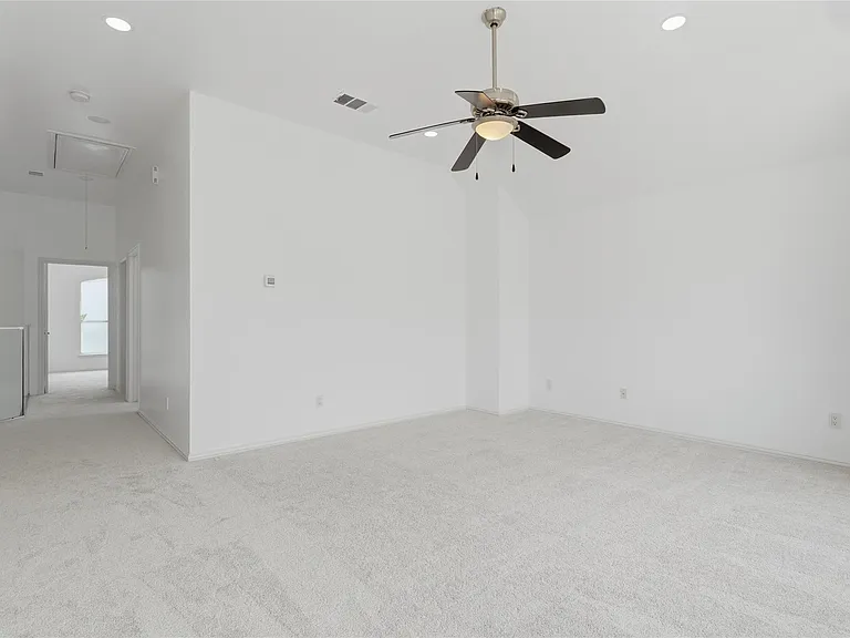 5001 Spicewood Dr — Photo 9