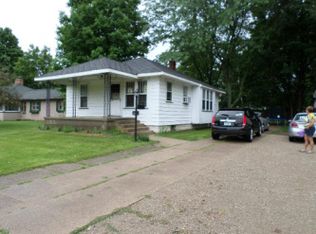 915 N Main St, Three Rivers, MI 49093