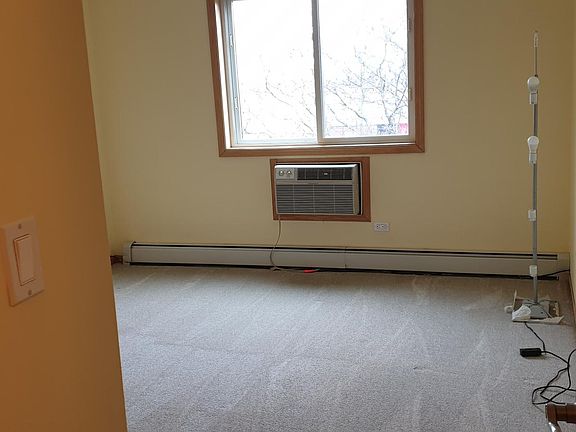 3rd image of 5438 N Cumberland Ave