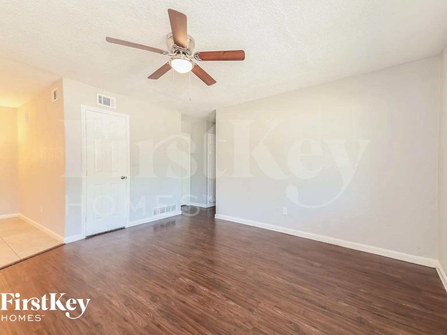 3 bed, 1.0 bath, 1216 sqft, $2,095 — Photo 3