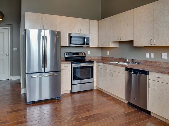 5th image of 246 E 11th St #500
