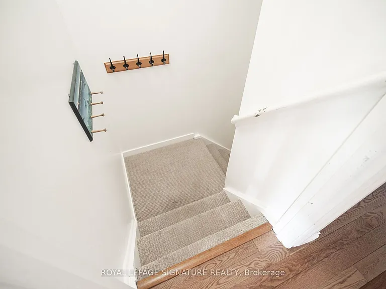 447 Ontario St N — Photo 42