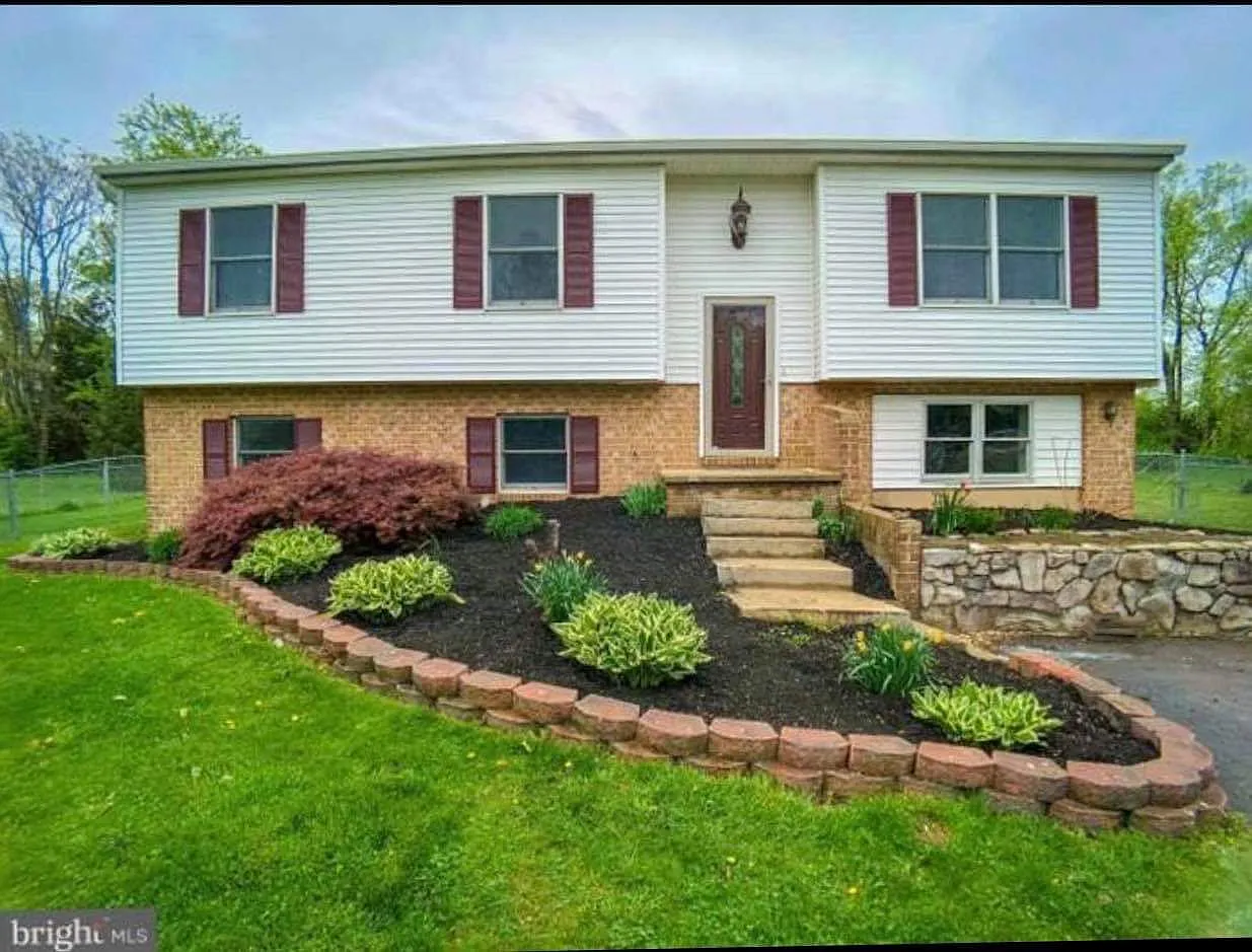 394 Morgan St photo 1