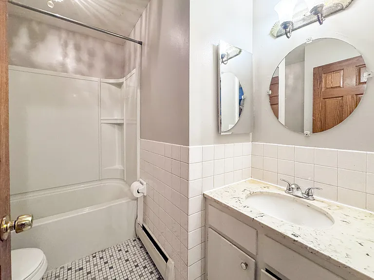 1405 E 40th St #6F — Photo 11