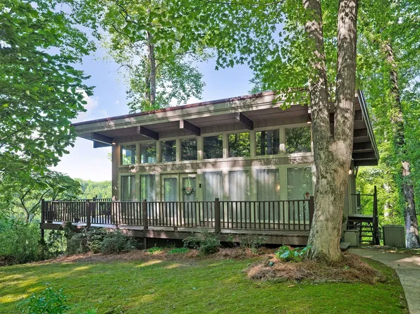 698 Crestview Dr, Sparta, TN 38583
