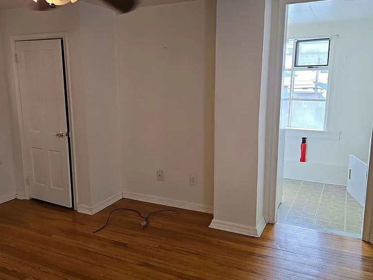 115 S Potomac St — Photo 5