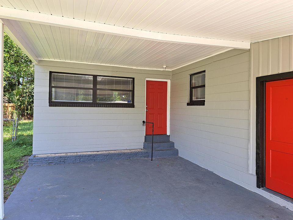 Front Entrance and laundry/Utility Room under Carport.