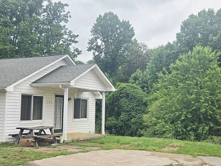 139 Juniper Ln — Photo 2