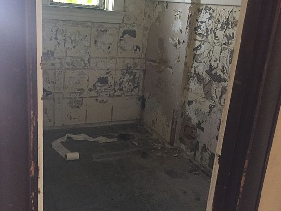 4th image of 4019 California Ave