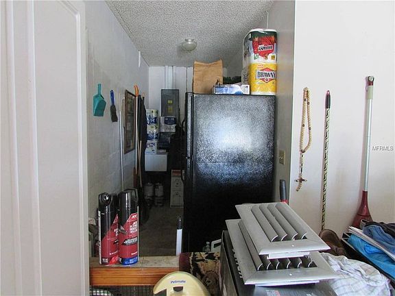 4th image of 2301 E Dana Dr