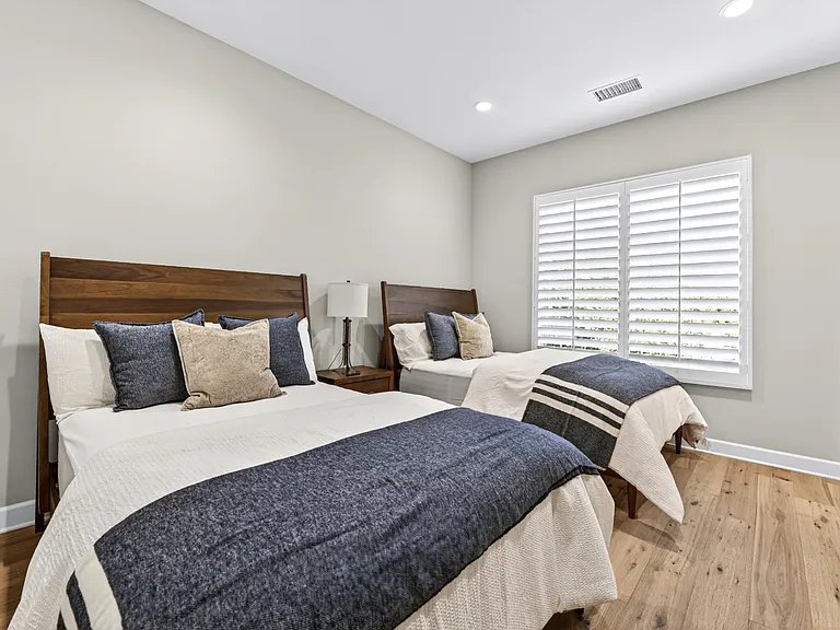 3rd ensuite bedroom, 2 full size beds