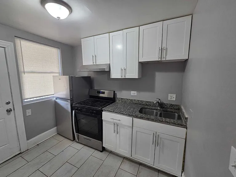 435 E 71st St — Photo 5