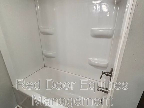 4th image of 718-720 W Hubert Ave
