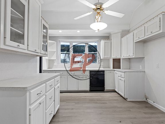 5th image of 109 W Warren St