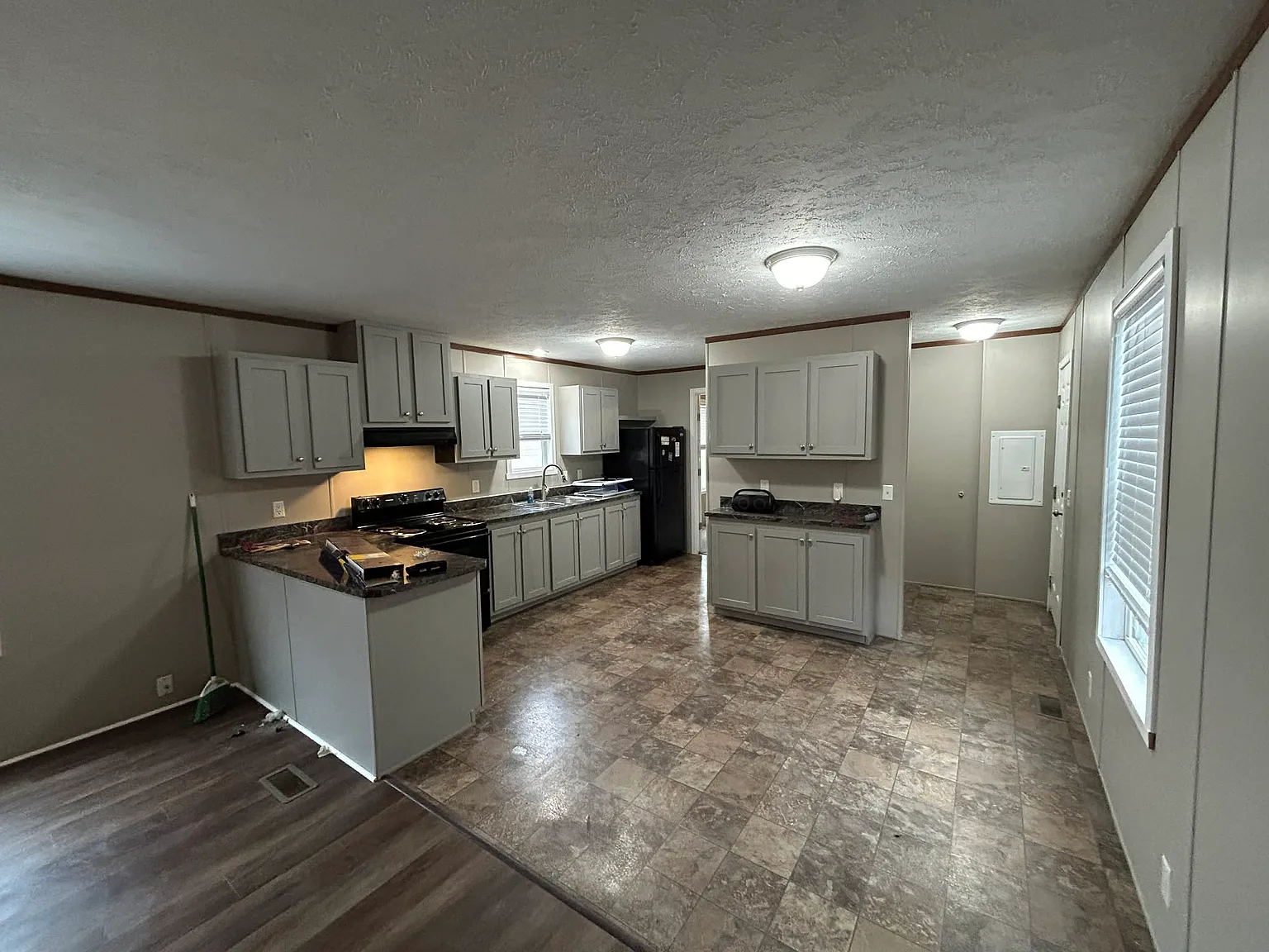 3 bed, $1,099 — Photo 2
