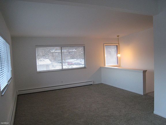 Large Living Room at top of stairs_5111