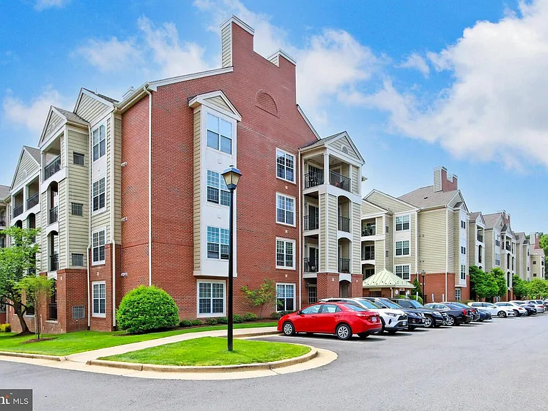 1100 Quaker Hill Dr #401 — Photo 28
