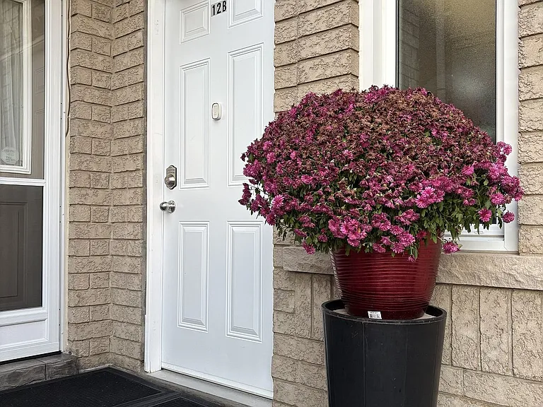 12 Villandry Cres #BASEMENT — Photo 2