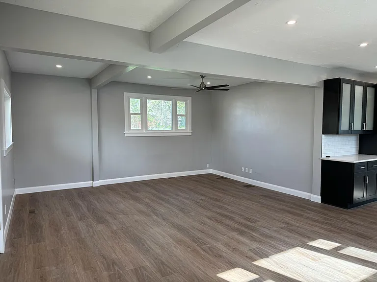 641 W 3rd Ave — Photo 3