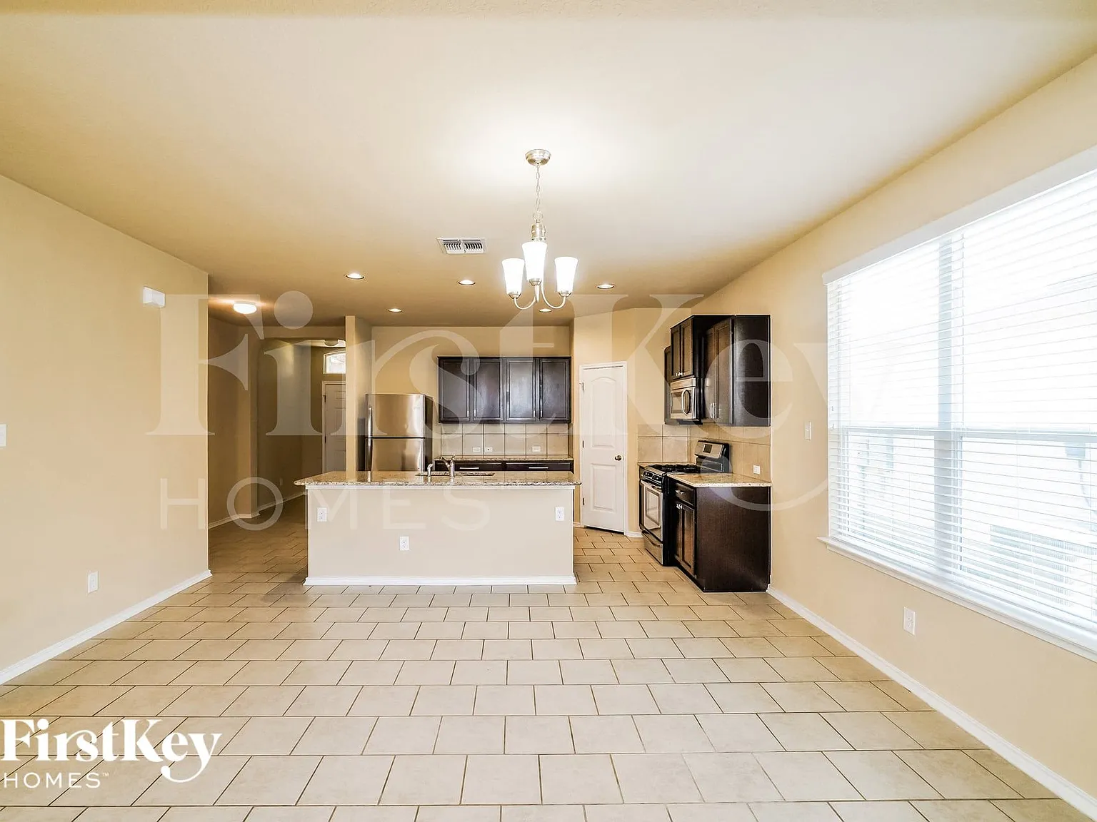 4 bed, 2.0 bath, 1748 sqft, $1,880 — Photo 3