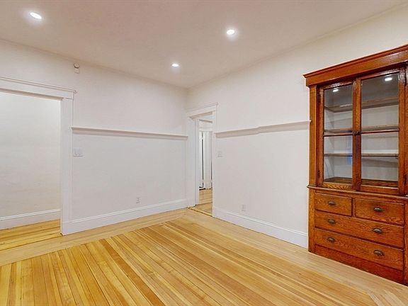 5th image of 147 Langdon Ave #1