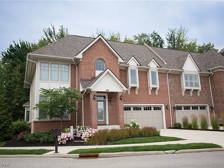 216 Ashbourne Dr — Photo 1