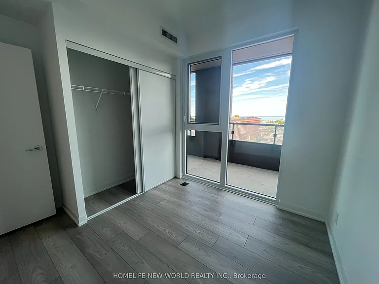 285 Dufferin St #811 — Photo 6
