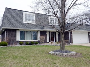 18W334 Holly Ave, Darien, IL