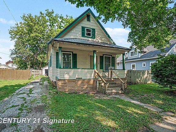 3rd image of 2414 Benjamin St