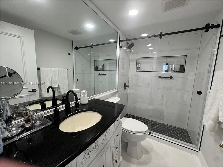 11113 Biscayne Blvd #558 — Photo 11