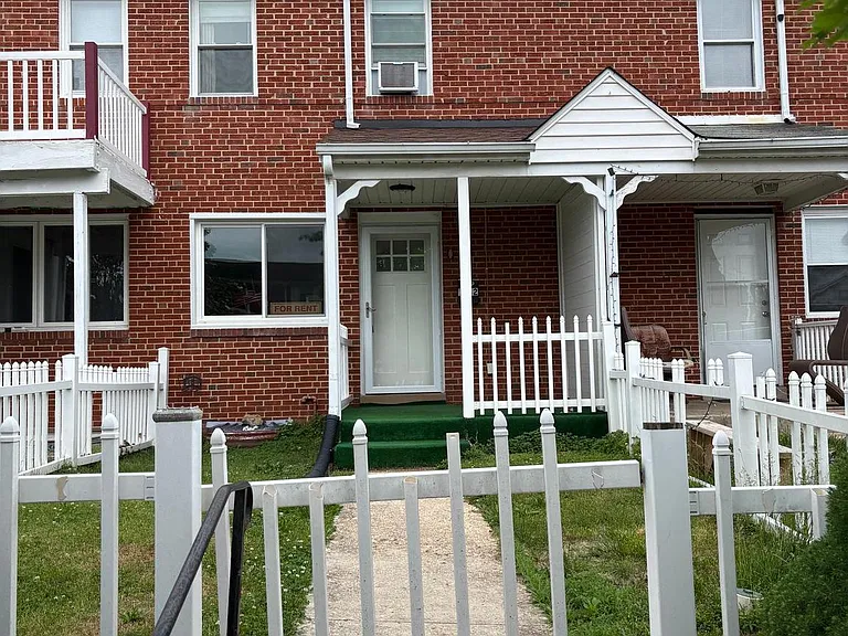 1542 Becklow Ave — Photo 2