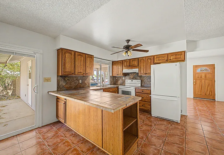 2822 E Willow Ave — Photo 17