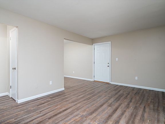 4th image of 186 Flintridge Dr #8