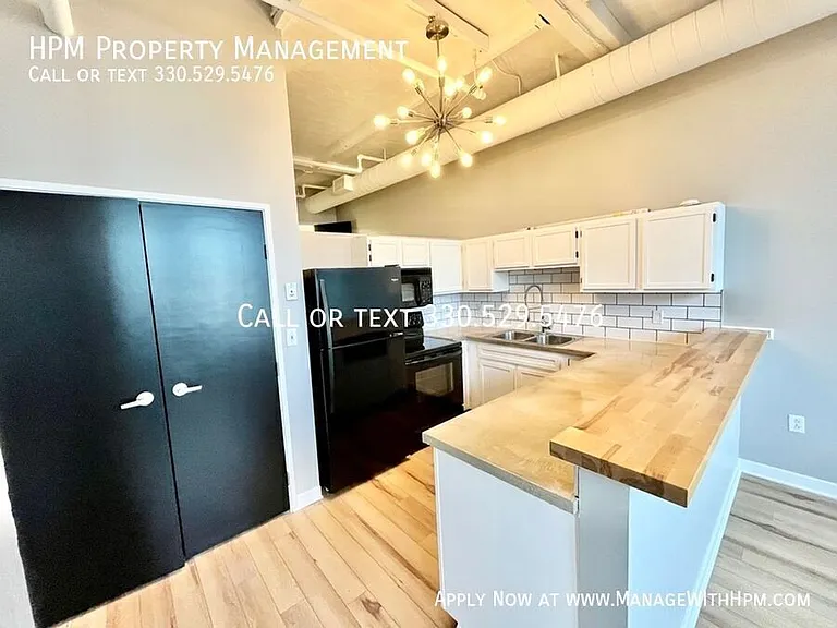 1133 W 9th Street — Photo 4