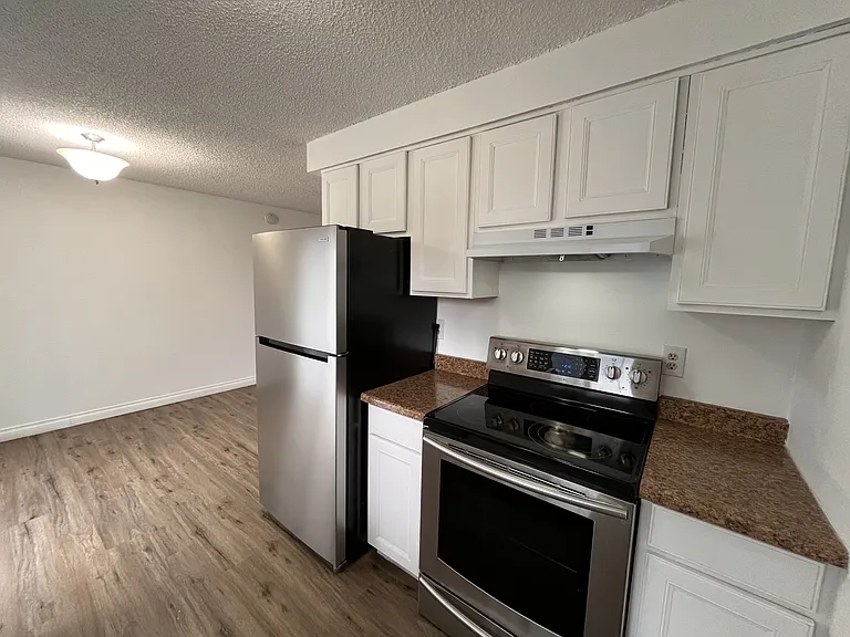 22920 NE Halsey St #5 — Photo 1