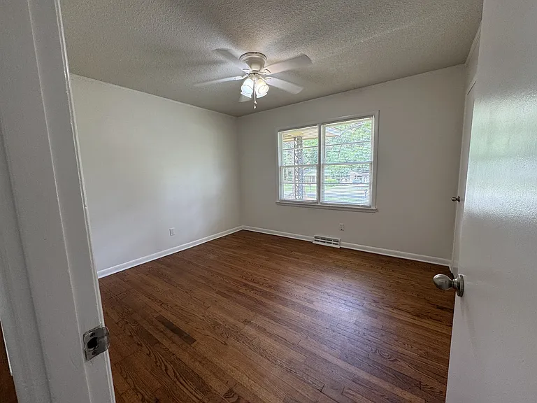 400 Massee Dr — Photo 11