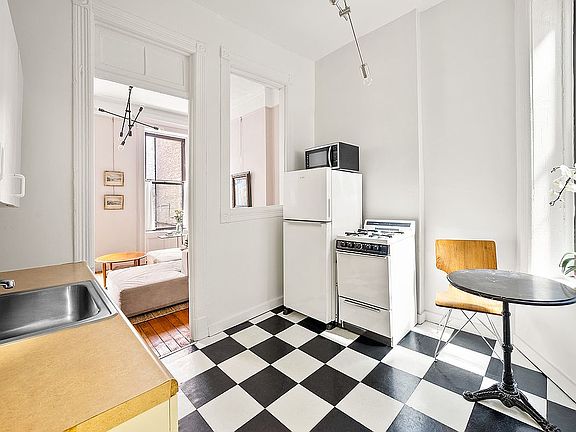 2nd image of 349 W 44th St APT 1RE