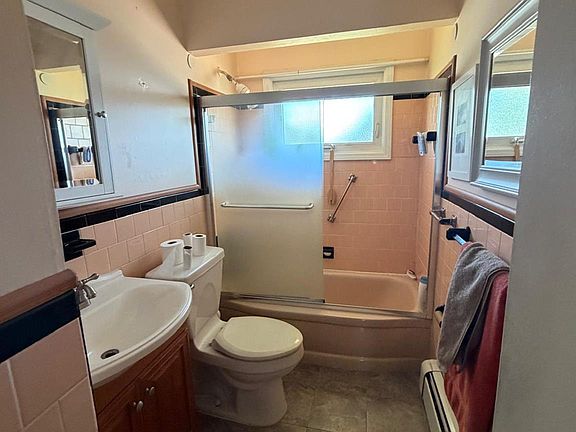 4th image of 25 Surrey Ln