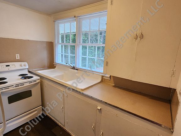 3rd image of 517 Deerwood St APT A