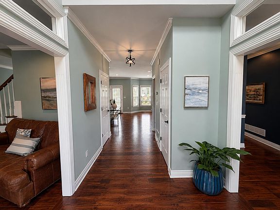 3rd image of 4665 Saron Dr