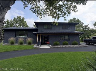 2911 Aldgate Dr, Bloomfield Hills, MI 48304