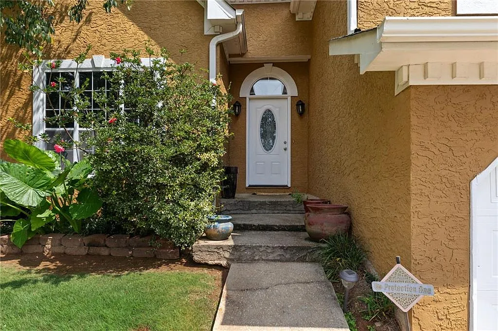 3 bed, 2.5 bath, 2123 sqft, $2,400 — Photo 3