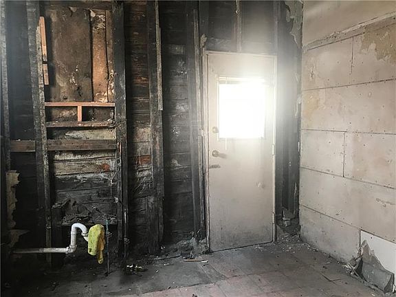 5th image of 5304 Holmes