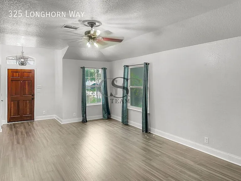 325 Longhorn Way — Photo 4