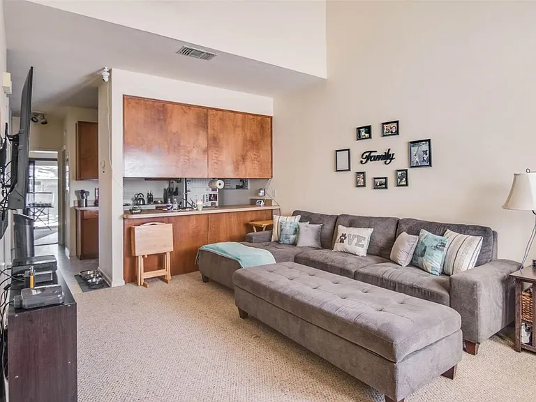 1816 Seay Ct — Photo 2