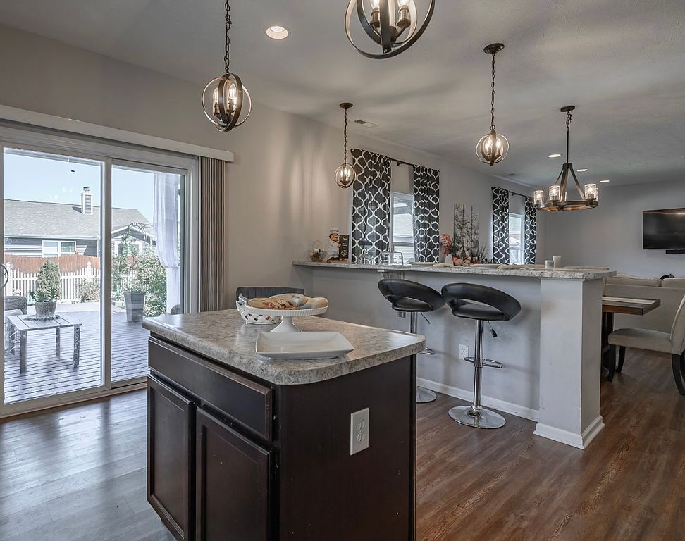 2411 Bristol Dr - Property Image